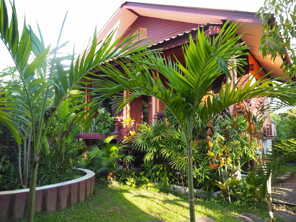Hotel Bansuan Thanormpat Resort