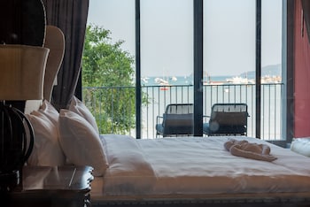 Arch39 Phuket Beach Front