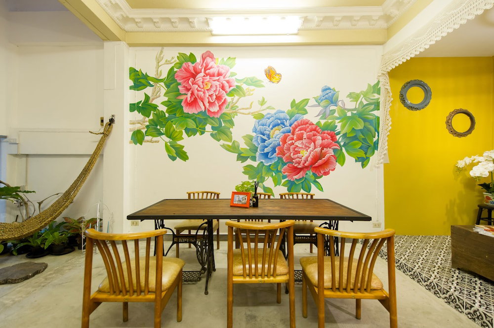 The Neighbors Hostel - Adults Only