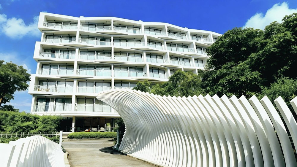 Hotel Laya Suites & Residences