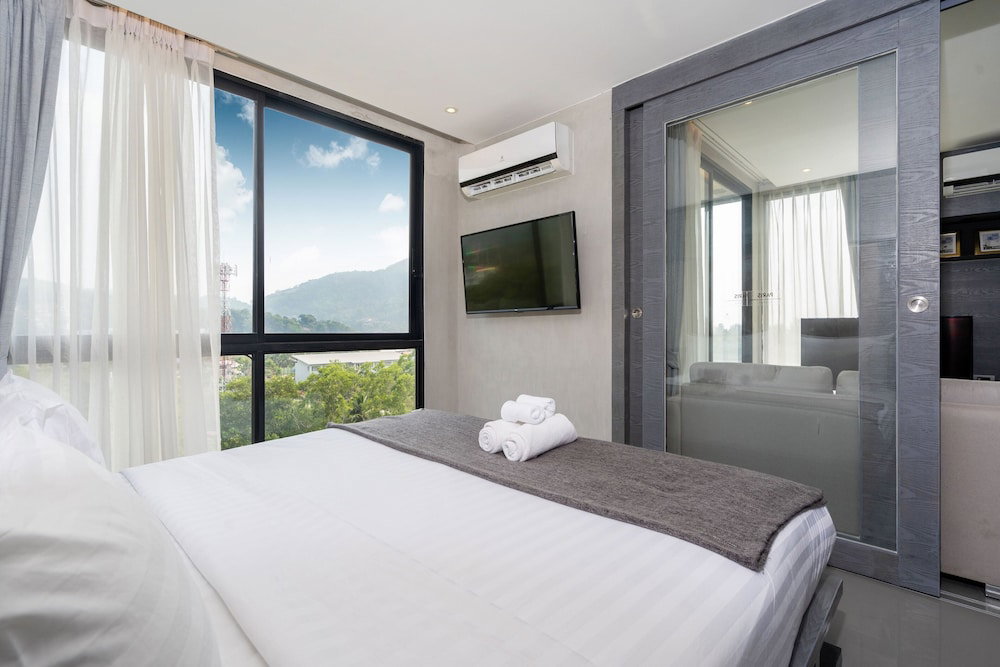 Premier Hill View Suite P708 At Citygate