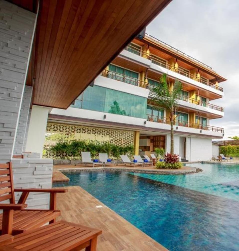 Hotel Aqua Resort Phuket - Near Beach And Chalong Pier