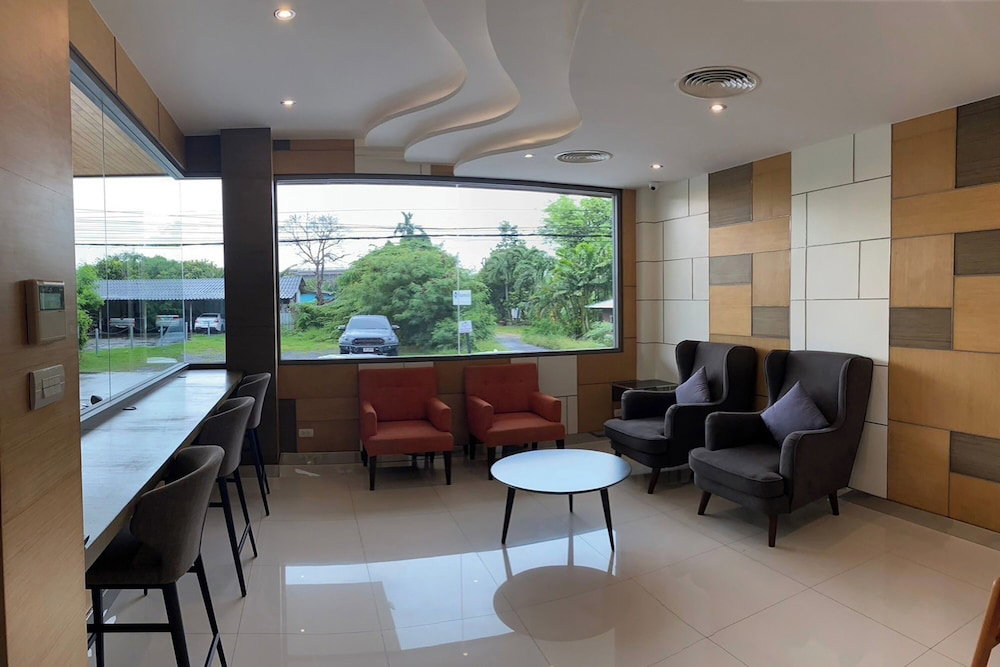 Aqua Resort Phuket - Near Beach And Chalong Pier