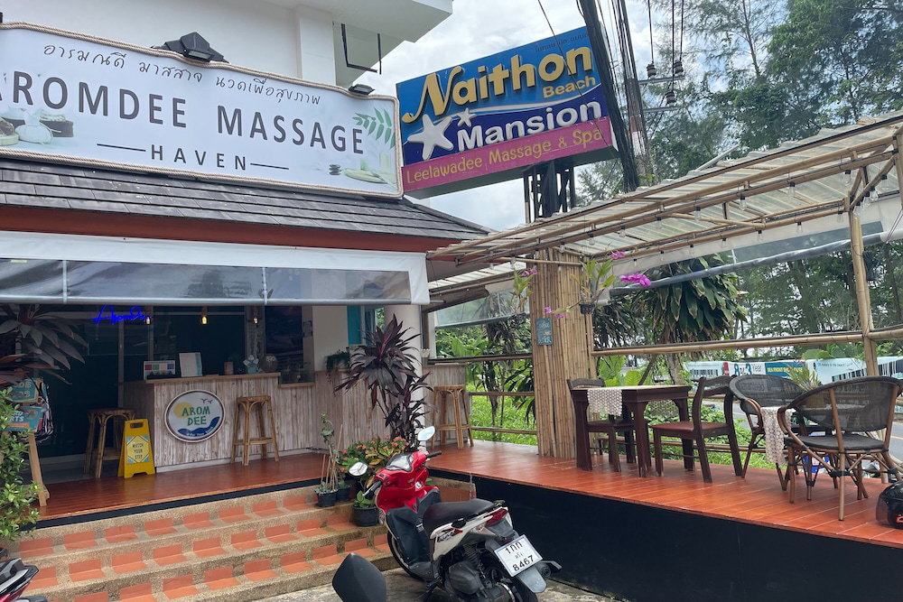 Hotel Aromdee @ Naithon Beach