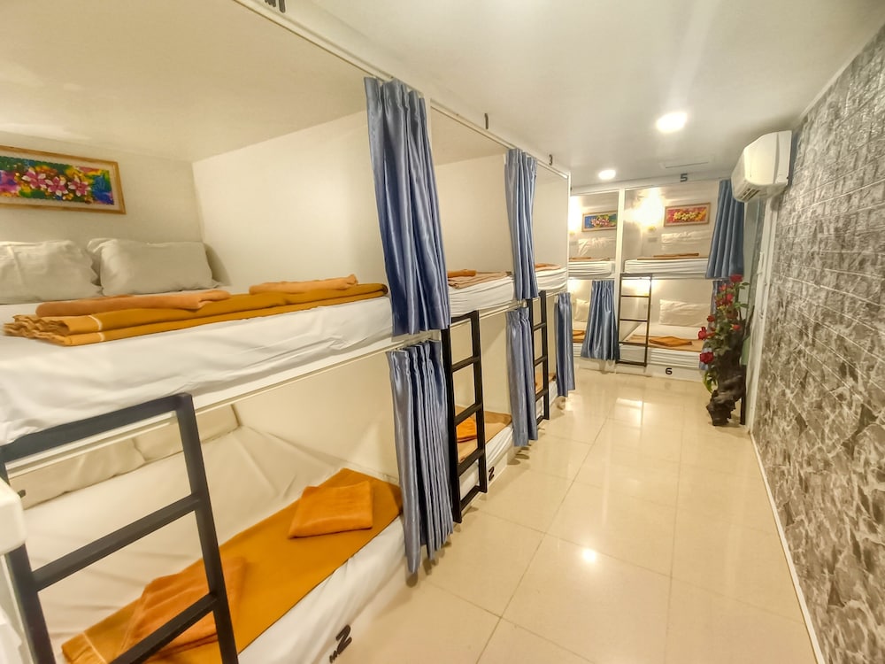 Hotel Jomtien Beach Hostel - Soi 7 Prime Spot - 200M To Beach Next To Food Market