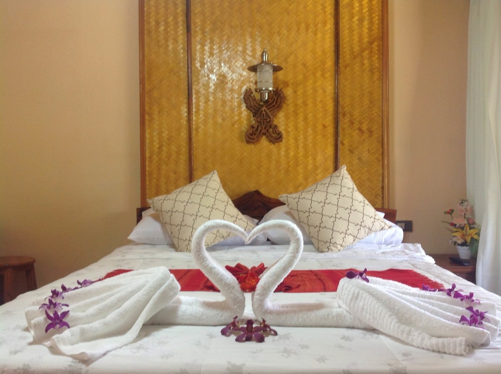 Ruan Mai Naiyang Beach Resort