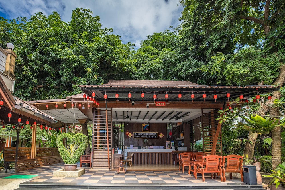 Meet Holiday Hotel
