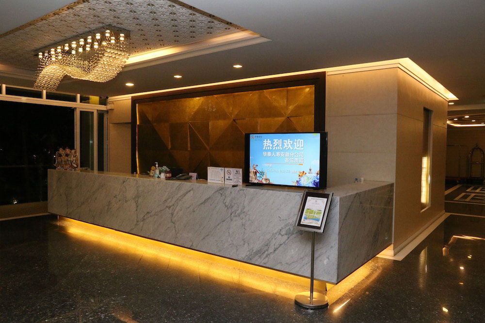 Crystal Palace Luxury Hotel