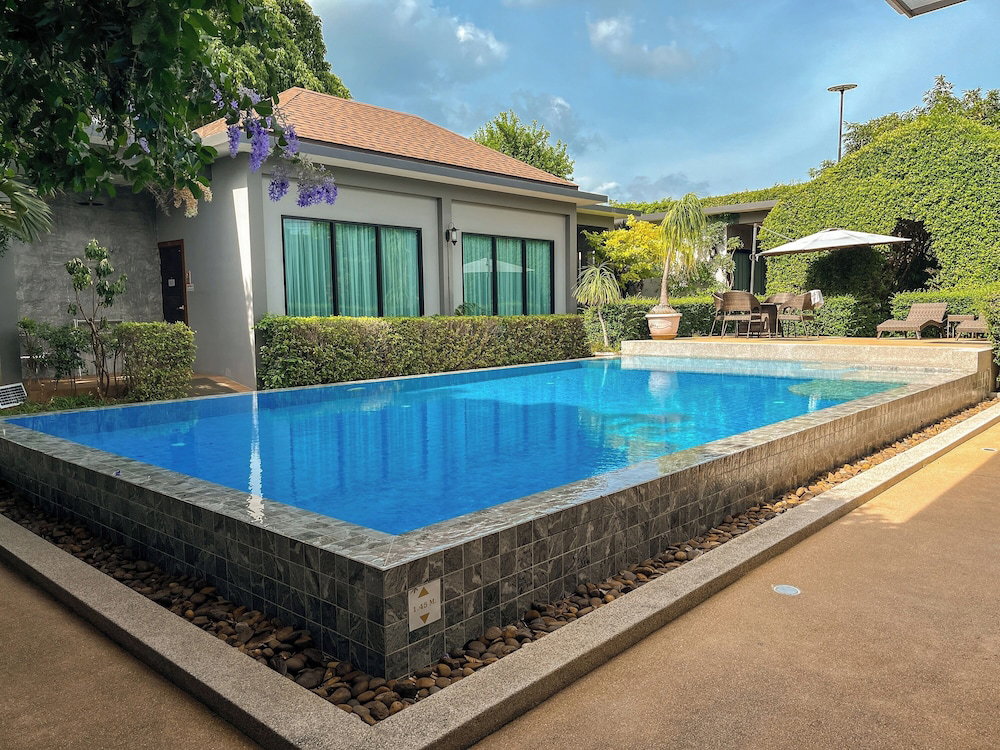 Hotel Baanmee Phuket Sha Plus