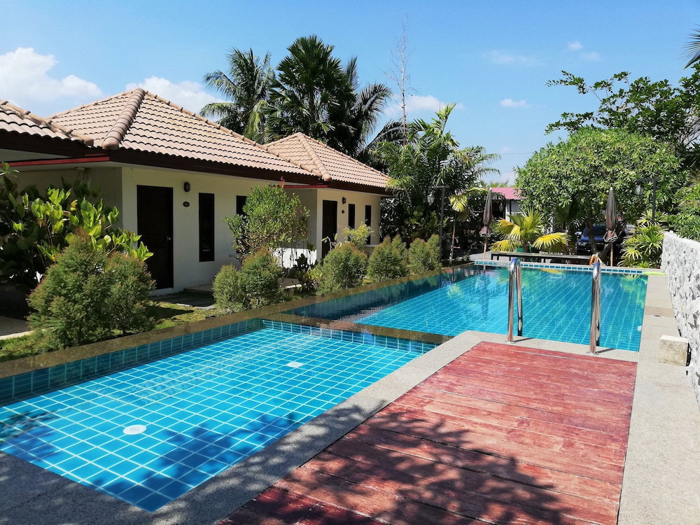 Hotel Laemsai Resort