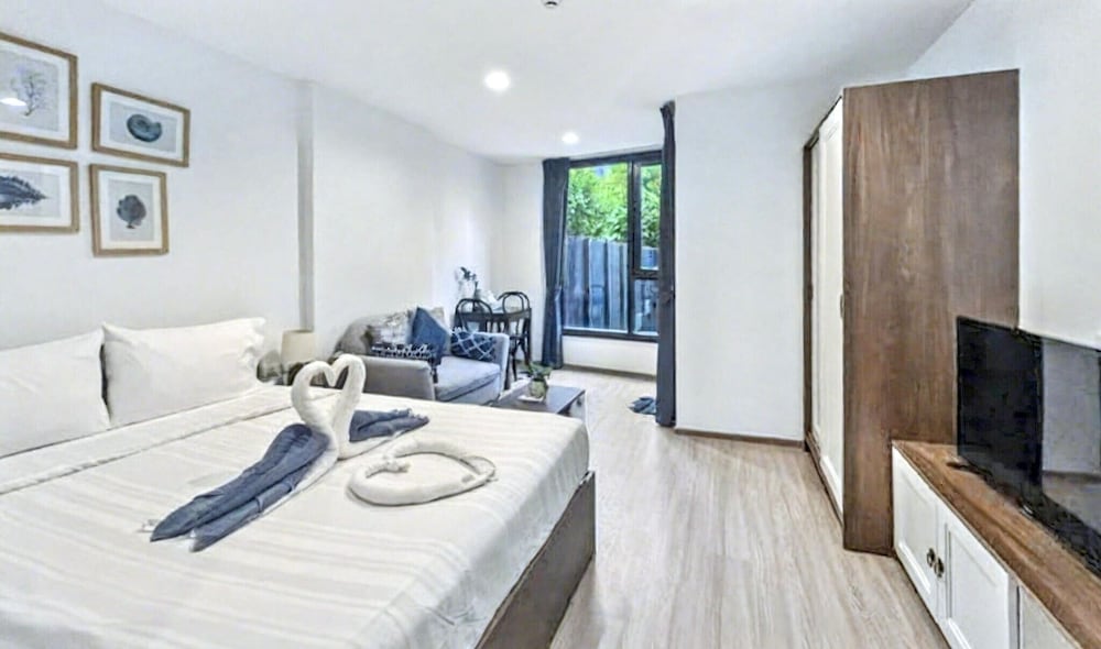 Hotel The Base - New Studio Great Location, Shared Pool