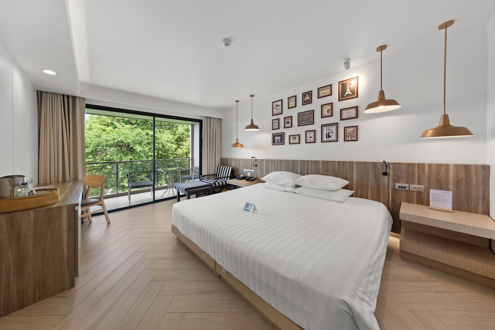 Mayaana Beach Resort Pattaya (Formerly Golden Tulip Pattaya Beach Resort)