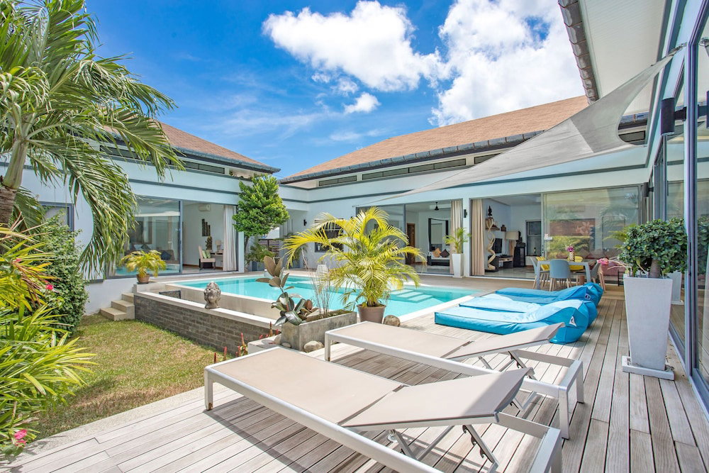 Hotel Modern 4Br Pool Villa Virginie Naiharn