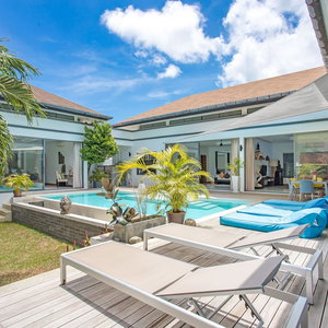 Sejur Modern 4Br Pool Villa Virginie Naiharn vacanta Rawai