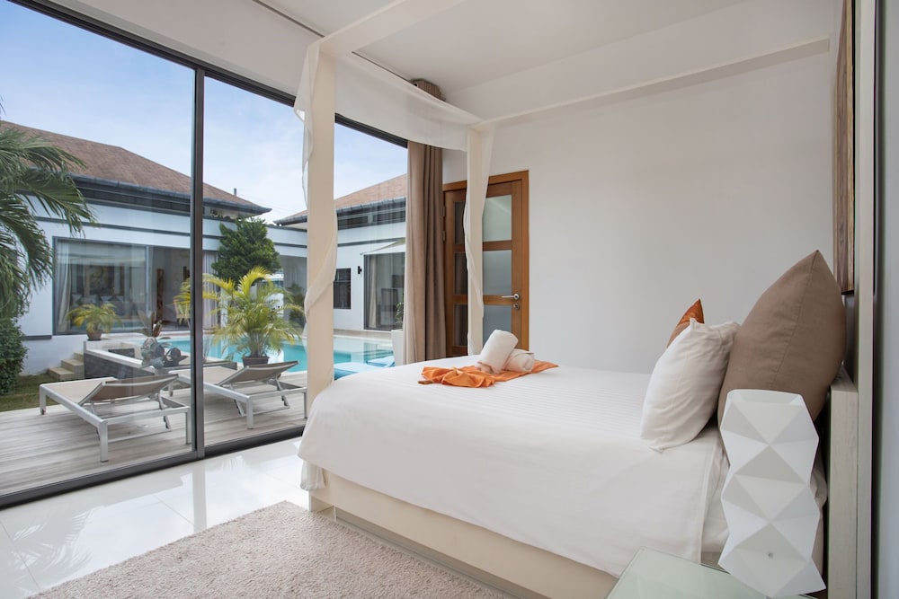 Modern 4Br Pool Villa Virginie Naiharn