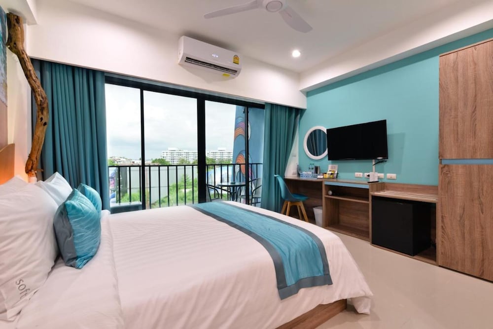 Hotel Jomtien Beach Sleep Inn - Steps From Beach & Market