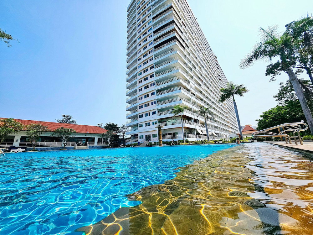 Hotel View Talay 5 - Beachfront Ocean View - High Floor & Huge Pool