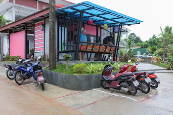 Pinky Bungalows Resort