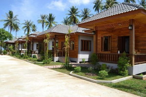 Hotel Khum Laanta Resort cazare Saladan