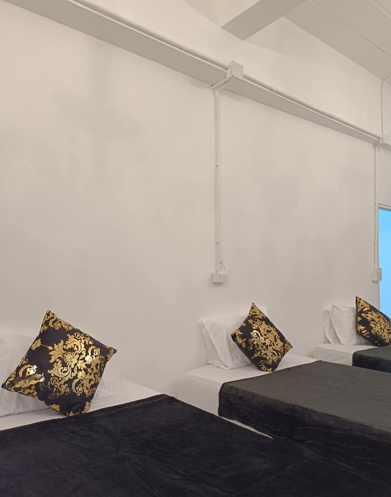 Hotel Mahana Hostel & Beach Bar Pattaya