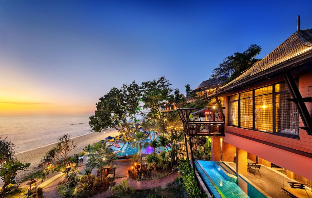 Hotel Nirvana Beach Resort