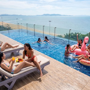 Hotel Avatara Beachfront - Best Rooftop Pool & Ocean Views cazare Jomtien Beach