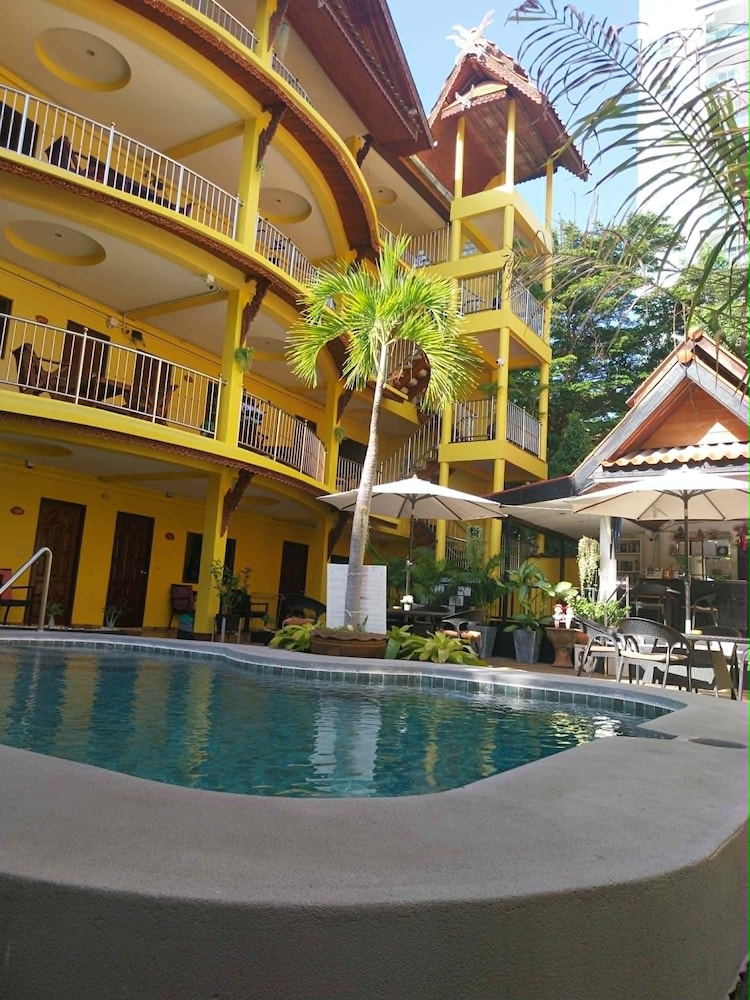 Hotel Phratamnak Inn