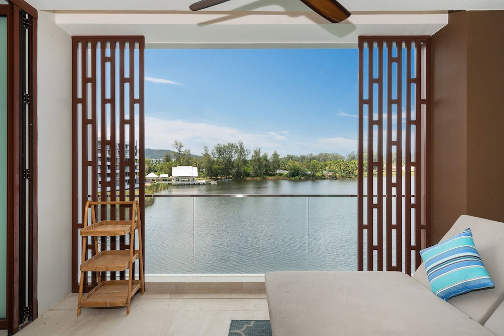 Hotel Angsana Lakeside Luxury 2Br Jazuzzi Suite