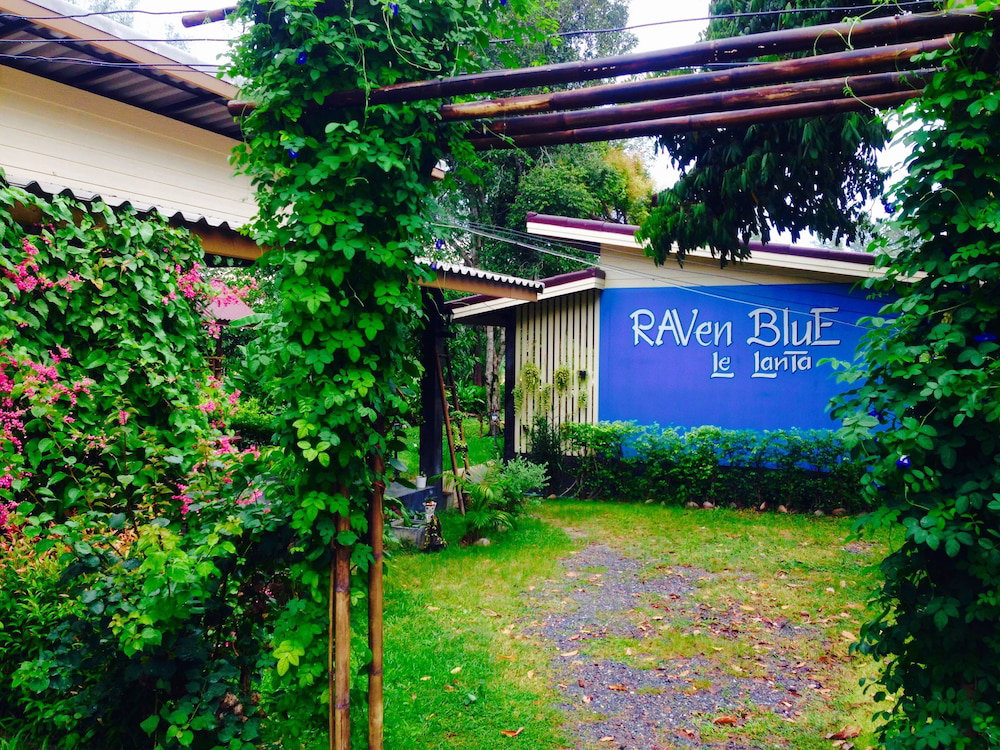 Hotel Raven Blue