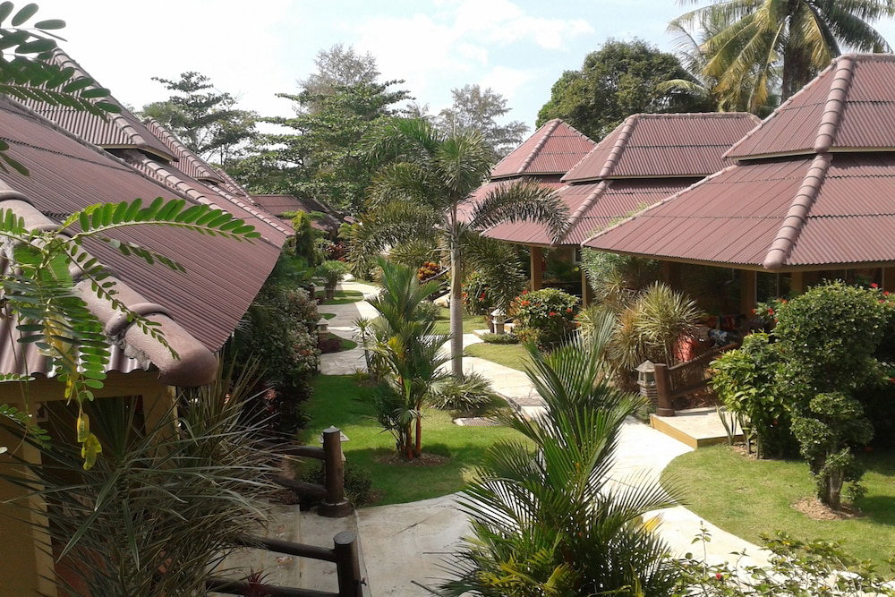 Hotel Lanta Castaway Beach Resort