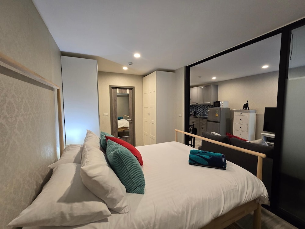 Pool Side Retreat- 1 Bed Tc-B105