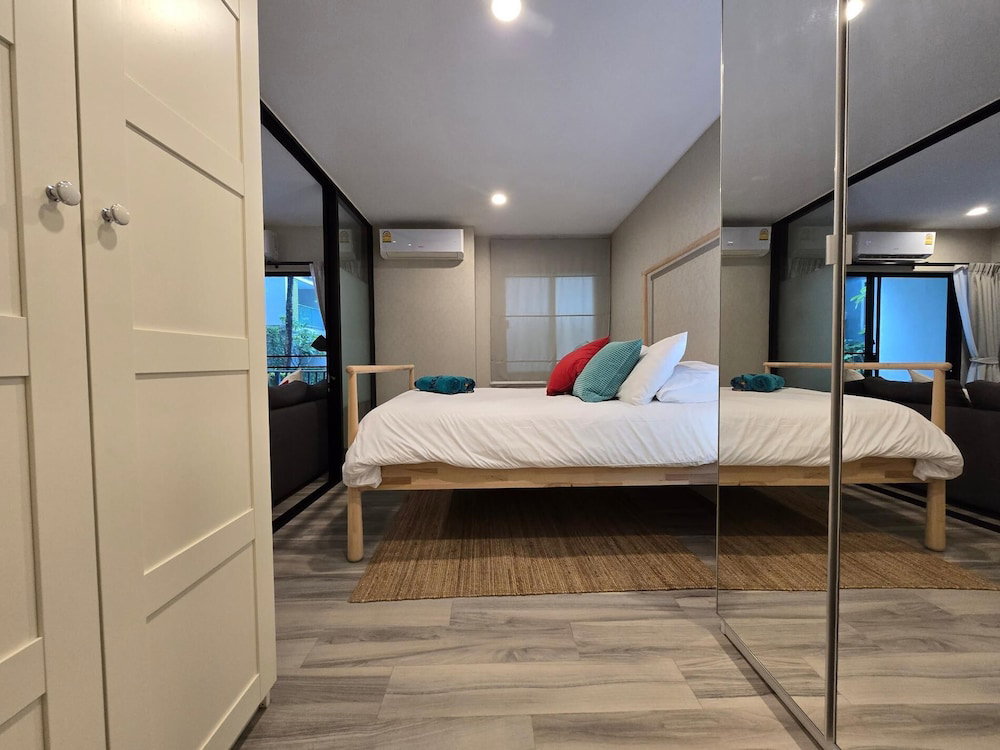 Pool Side Retreat- 1 Bed Tc-B105