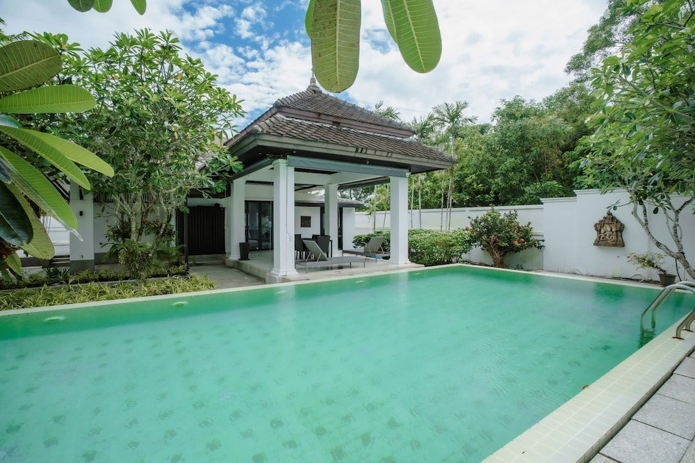 Hotel Number Nine Pool Villa