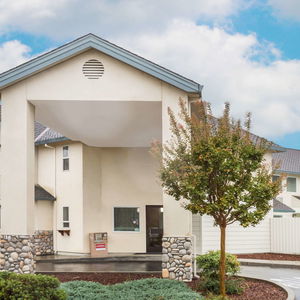 Hotel Super 8 By Wyndham Cloverdale cazare Cloverdale