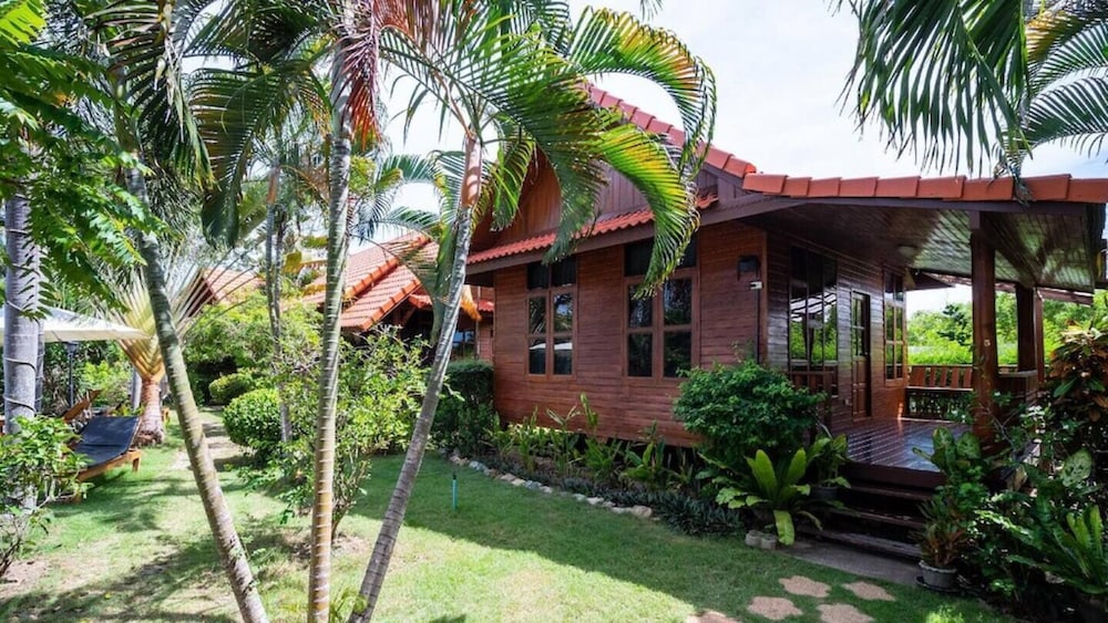 Bang Saray Village Resort