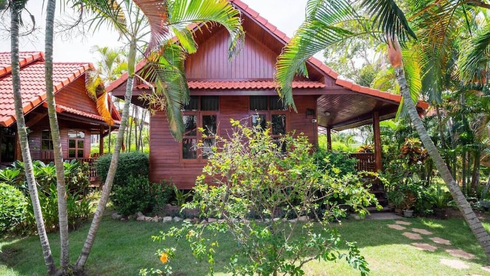 Bang Saray Village Resort