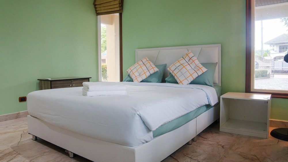 7 Bedroom Pool Villa In Kathu Sv1