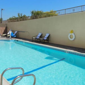 Hotel Holiday Inn Express Hotel & Suites Pasadena - Colorado Boulevard cazare Pasadena