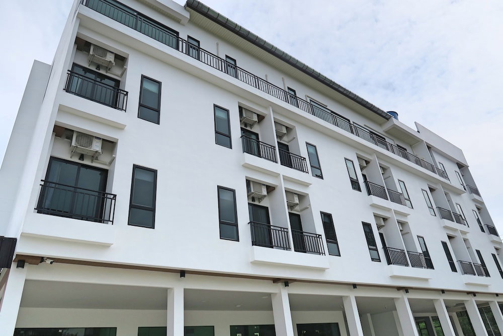 Hotel Good Morning Hotel At Takuapa