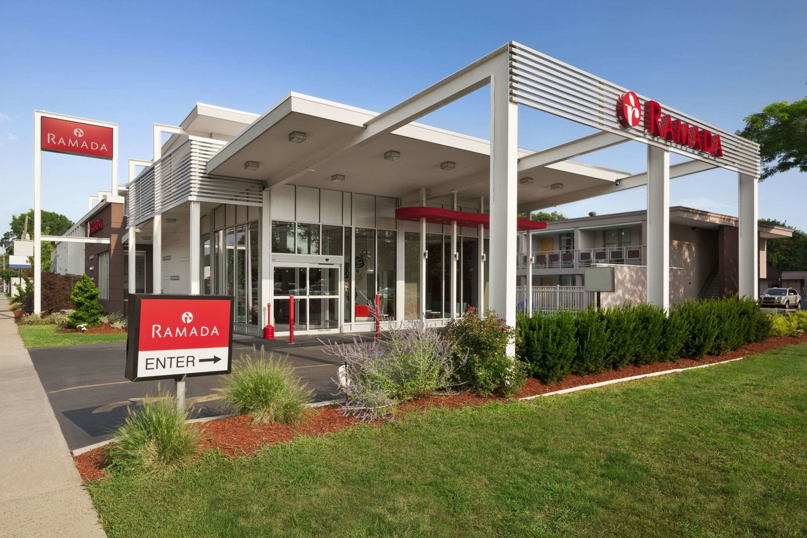 Hotel Ramada By Wyndham Rockville Centre