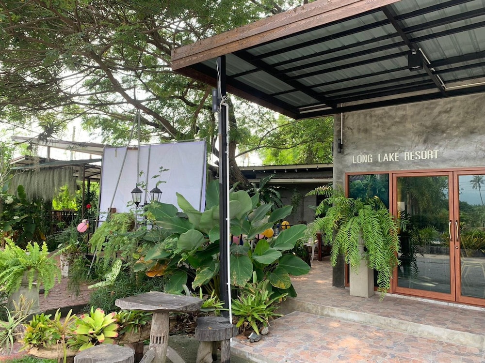 Hotel Long Lake Resort