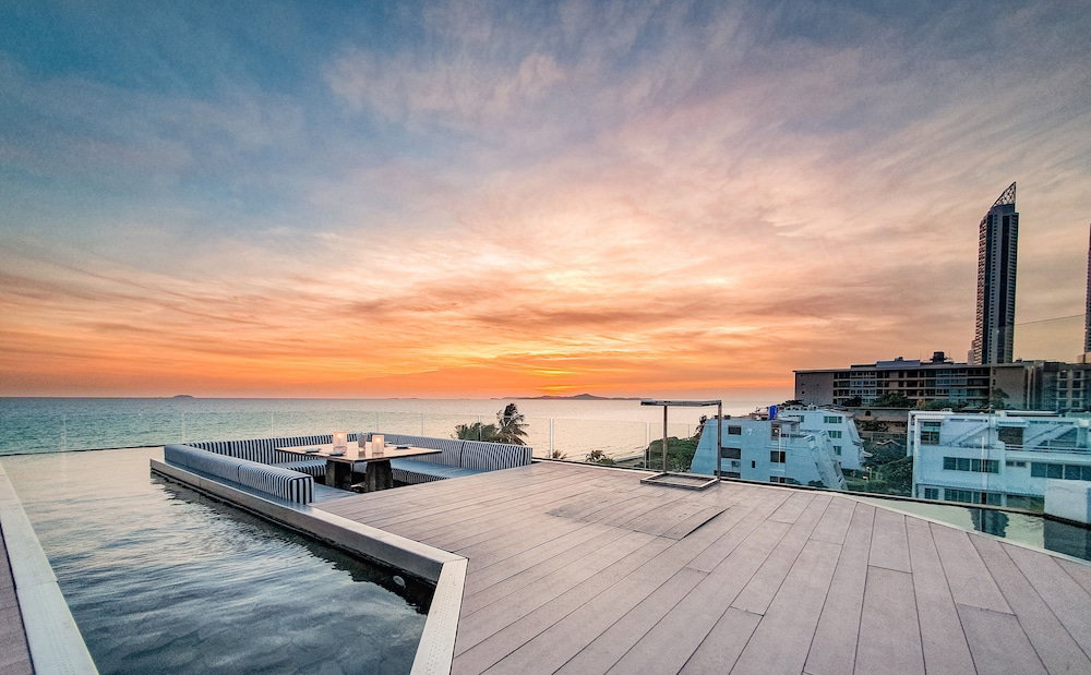 Hotel Veranda Beachfront Residence Pattaya