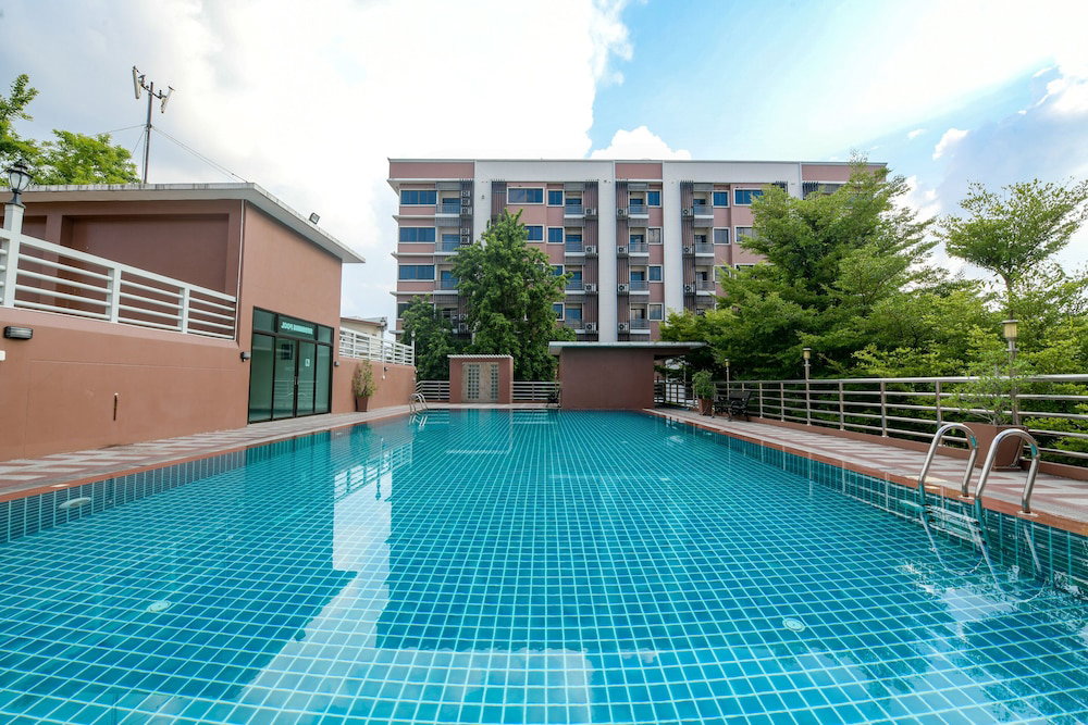 Hotel The Route Sriracha Hotel And Residence