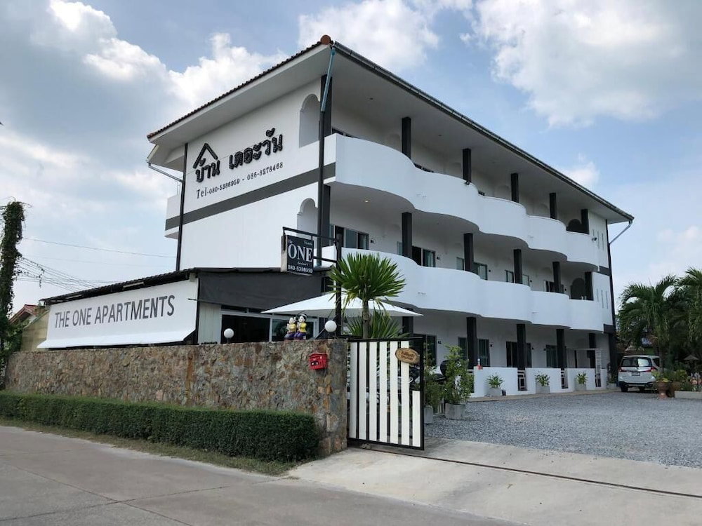 Hotel Roomquest One Bangsaray