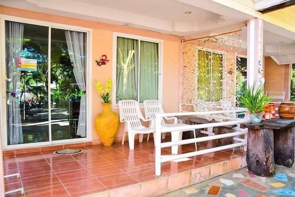 Rang Noknoy Resort At Koh Larn