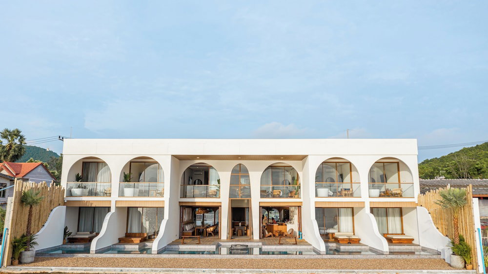 Hotel Tasana Bar And Luxury Resort