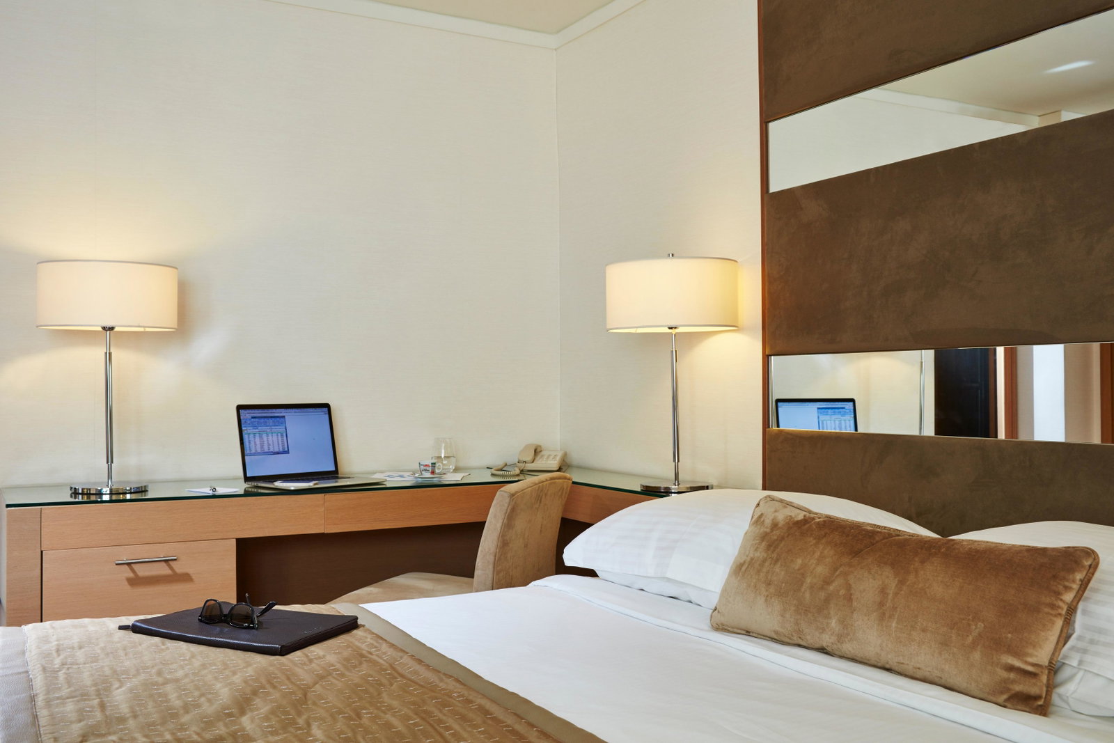 dal travel Galaxy Hotel