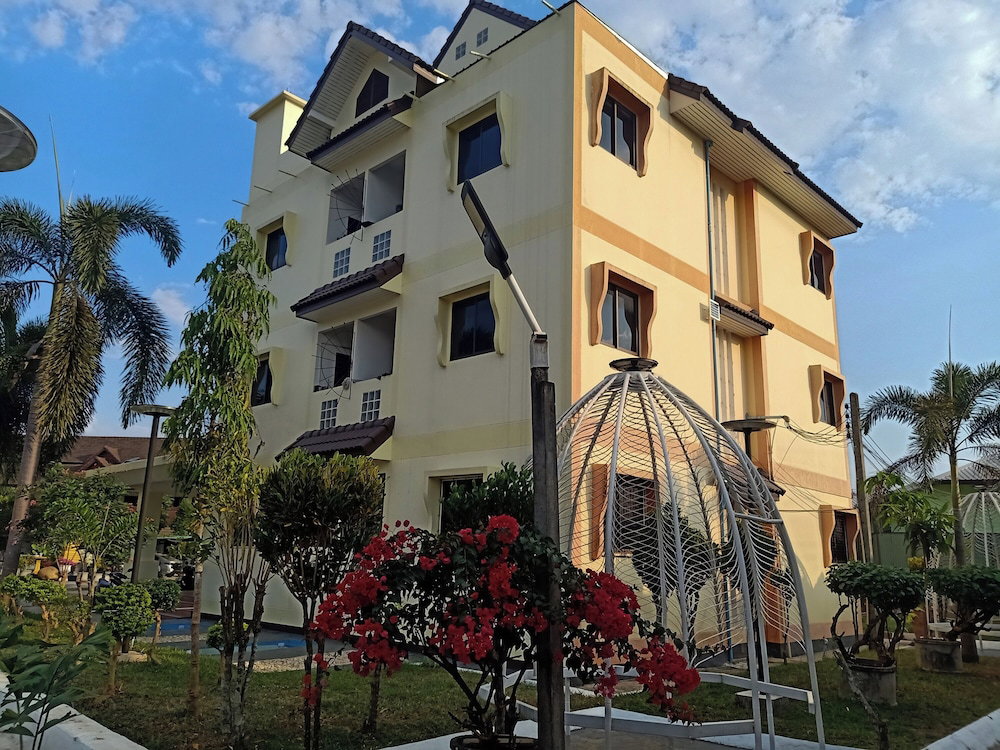 Hotel Goldenville