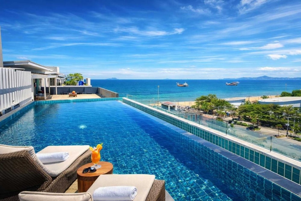 Hotel Sunday Beachfront View Jomtien Pattaya