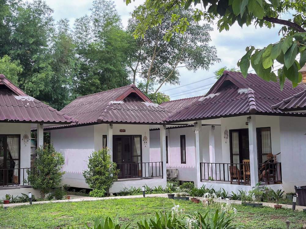 Hotel A-Thip House
